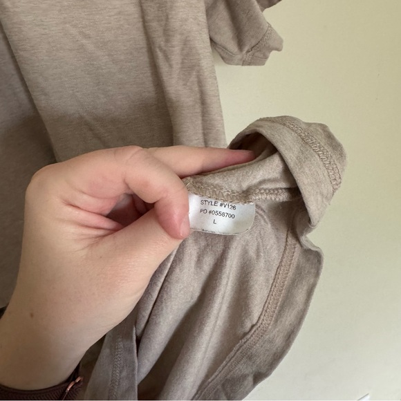 Vuori Strato Tech Tee – Oat Heather - Picture 3 of 3